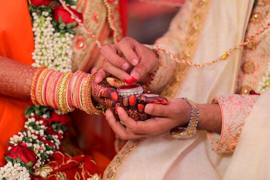 Until “Saptapadi” is performed, no Hindu marriage is deemed valid: Madhya Pradesh HC